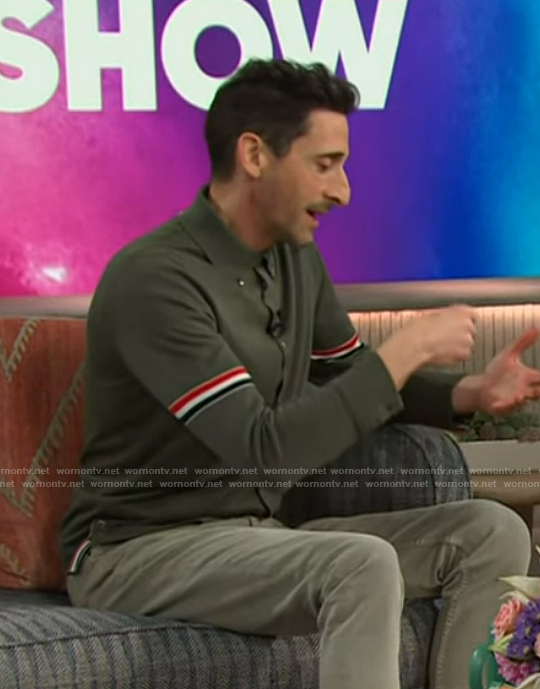 Adrien Brody's sleeve stripe shirt on The Kelly Clarkson Show