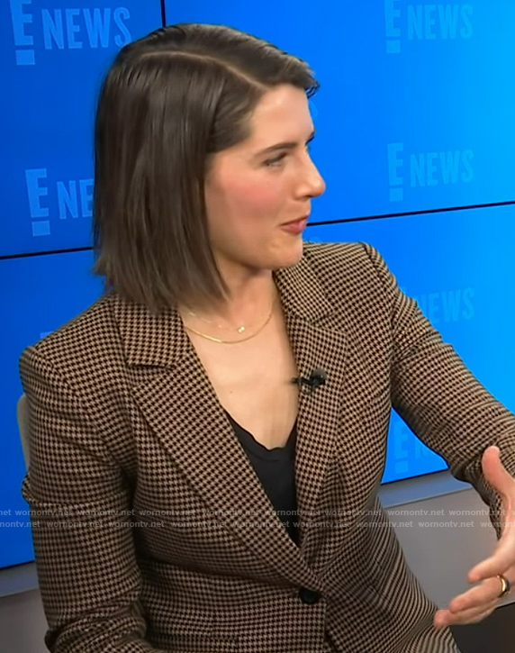 Daryn Carp's houndstooth print blazer on E! News