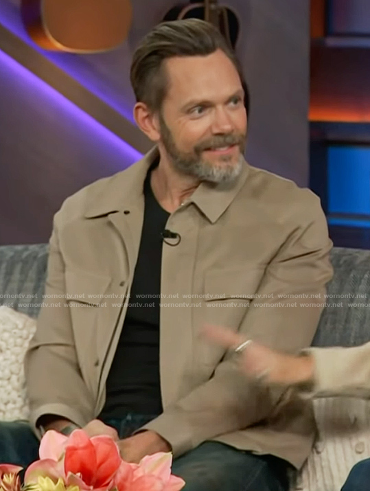Joel McHale's brown jacket on The Kelly Clarkson Show