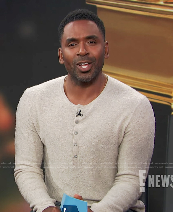 Justin's beige button henley sweater on E! News