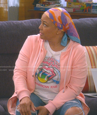 Regina’s white graphic print tee on The Upshaws