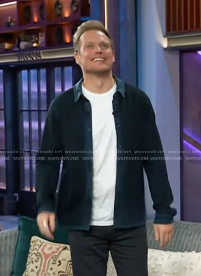 Sam Heughan's blue front shirt on The Kelly Clarkson Show