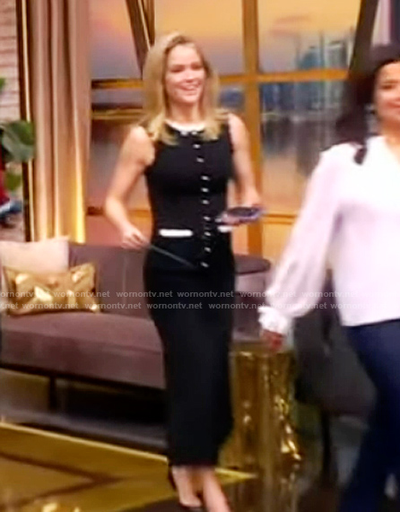 Sara's sleeveless button front dress on The View