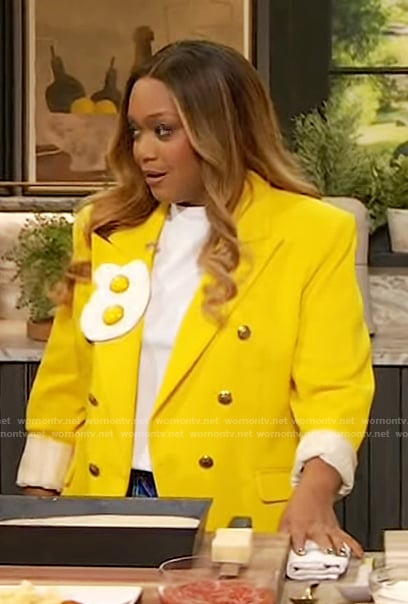 Sunny's yellow blazer and white tee on The Drew Barrymore Show