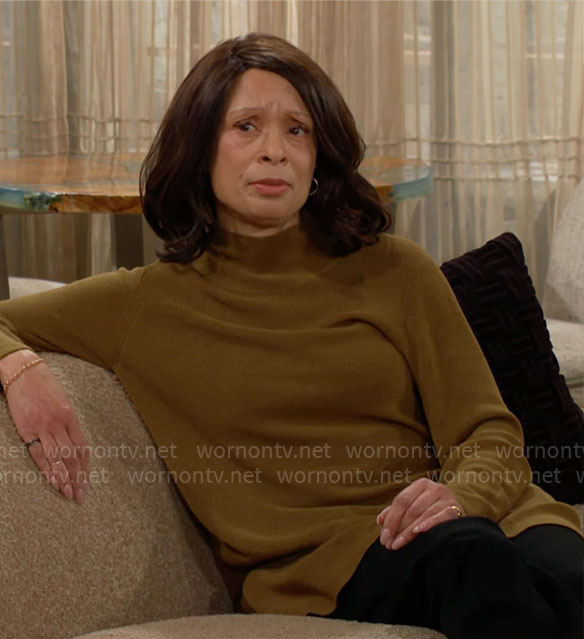 Amy's tunic sweater on The Young and the Restless