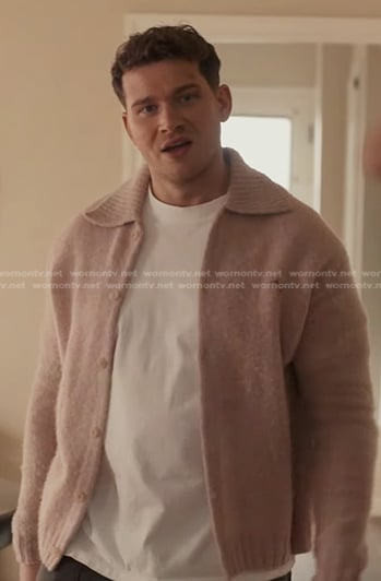 Buck's pink cardigan on 9-1-1