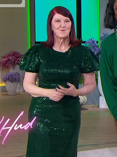Kate Flannery's green sequin dress on The Jennifer Hudson Show