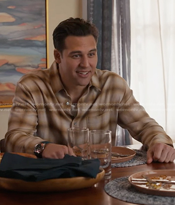 Eddie's beige plaid shirt on 9-1-1