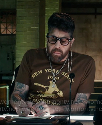 Harry's brown graphic t-shirt on The Equalizer