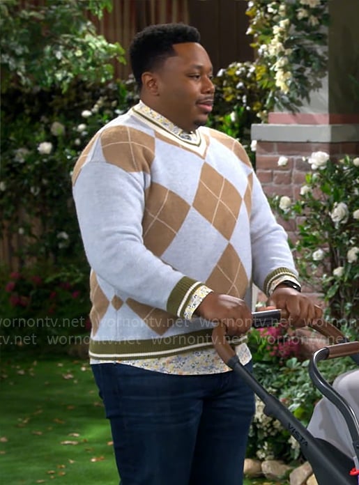 Marty's argyle print sweater on The Neighborhood