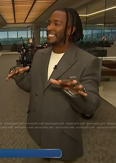 Scott's gray blazer on Access Hollywood