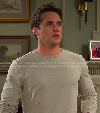 JJ's grey long sleeve tee on Days of our Lives