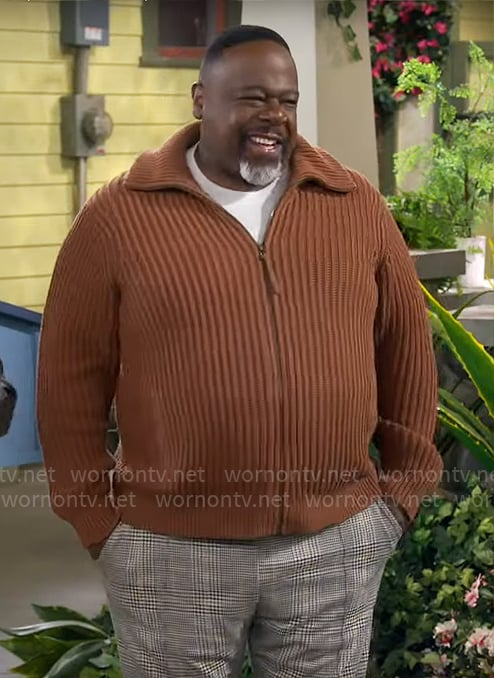 Calvin's brown rib-knit zip-up cardigan on The Neighborhood