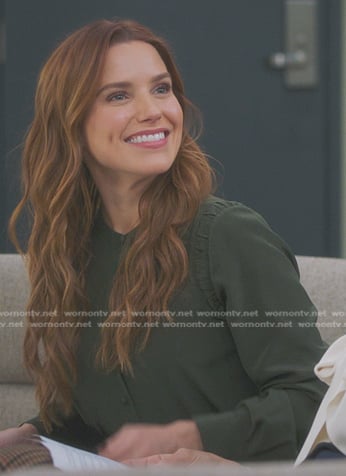 Cass's green band collar blouse on Greys Anatomy