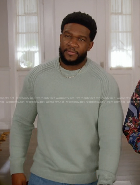 Cassius’s blue knit sweater on All American