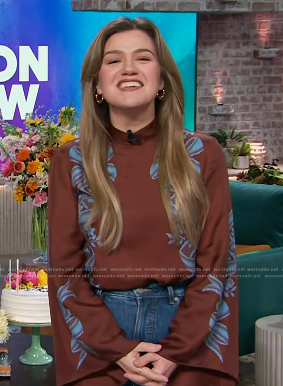 Kelly's brown printed bell sleeve top on The Kelly Clarkson Show