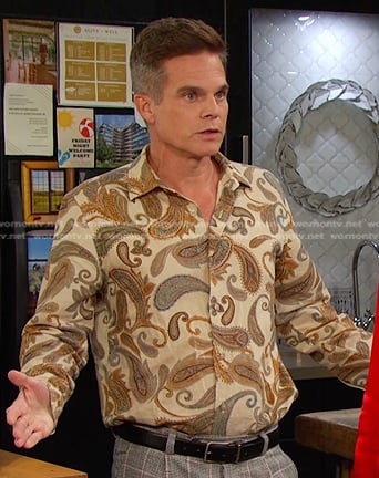 Leo's beige paisley print shirt on Days of our Lives