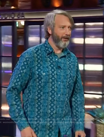 Tom Green's blue printed shirt on The Kelly Clarkson Show