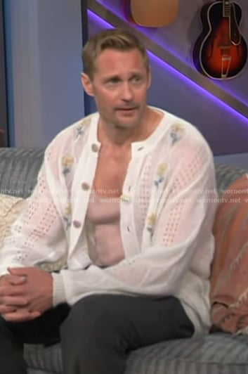 Alexander Skarsgard's white floral embroidered cardigan on The Kelly Clarkson Show