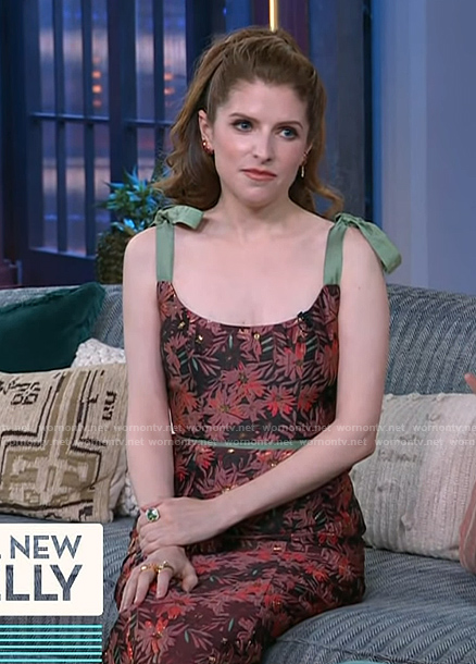 Anna Kendrick's floral print dredd on The Kelly Clarkson Show