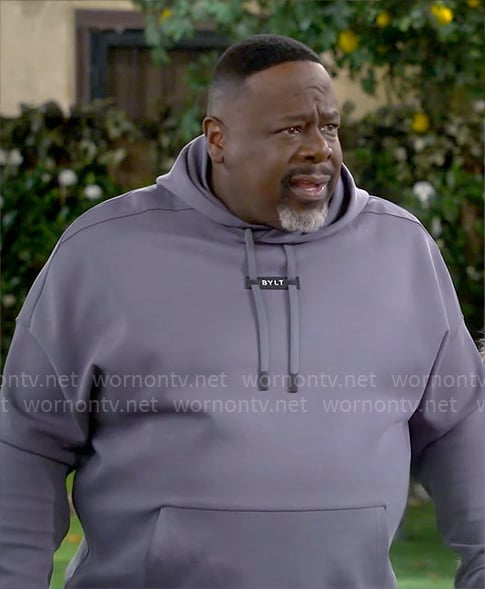 Calvin's grey tracksuit on The Neighborhood
