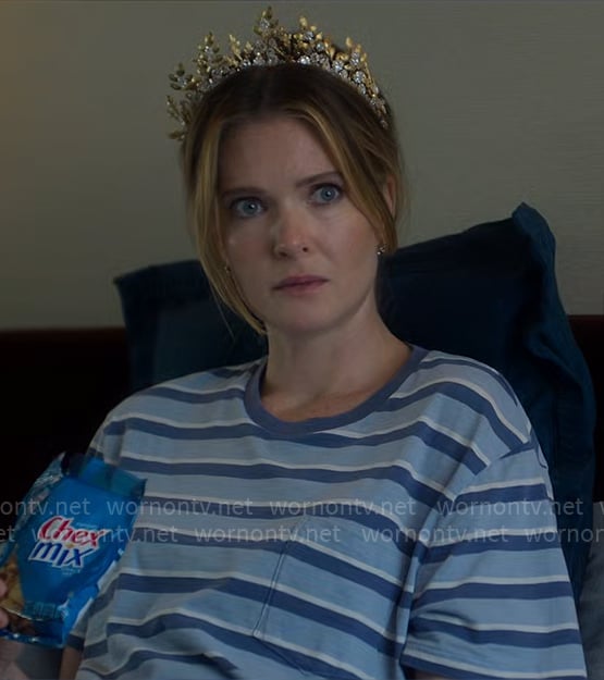 Devon's blue striped t-shirt and crown on Sirens