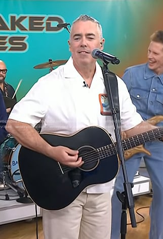 Ed Robertson's white short sleeve shirt on Today