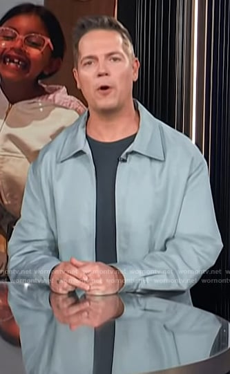 Jason Kennedy's blue jacket on E! News