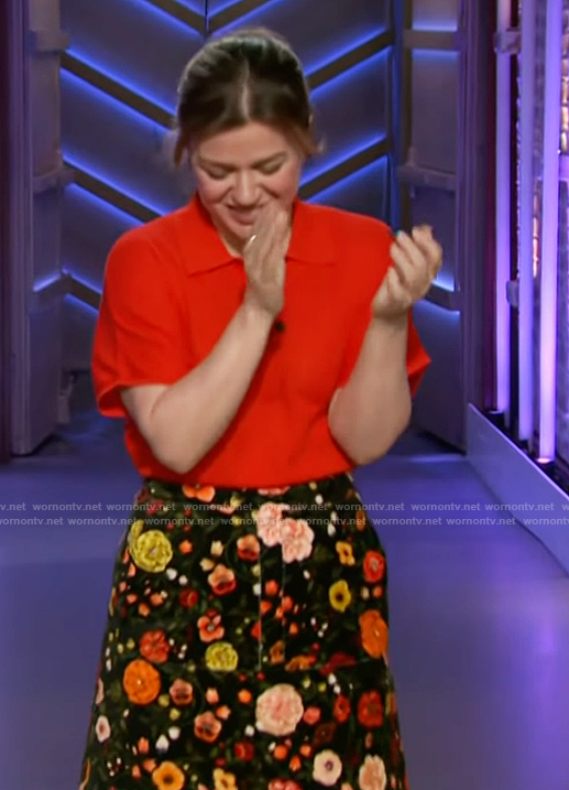 Kelly's black floral print mini skirt on The Kelly Clarkson Show