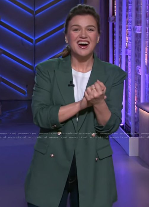 Kelly's green double breasted blazer on The Kelly Clarkson Show