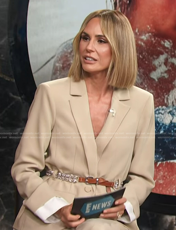 Keltie's khaki contrast blazer and pants on E! News