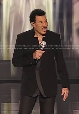 Lionel Richie's black layered jacket on American Idol