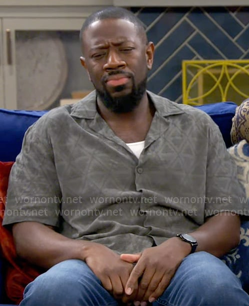 Malcolm's khaki green triangle shirt on The Neighborhood