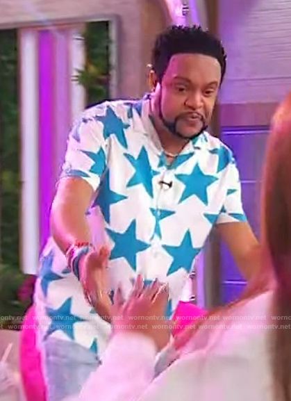 Jawn's blue star print shirt on Sherri