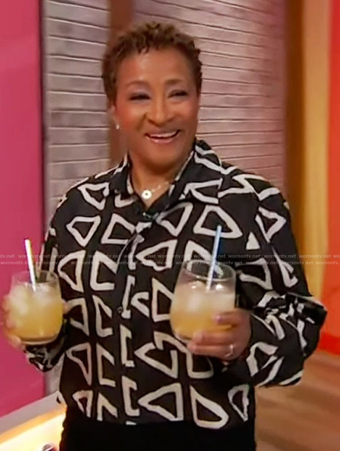 Wanda Sykes's black printed shirt on Sherri