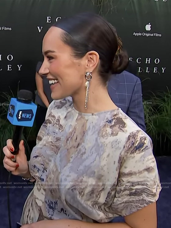 Emily's abstract print dress on E! News
