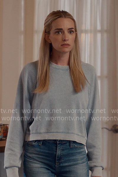 Georgia's light blue sweatshirt on Ginny & Georgia