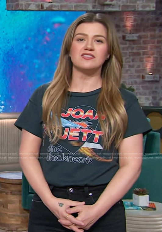 Kelly's Joan Jett graphic tee on The Kelly Clarkson Show
