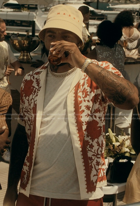 Knucks's red floral print shirt on The Chi