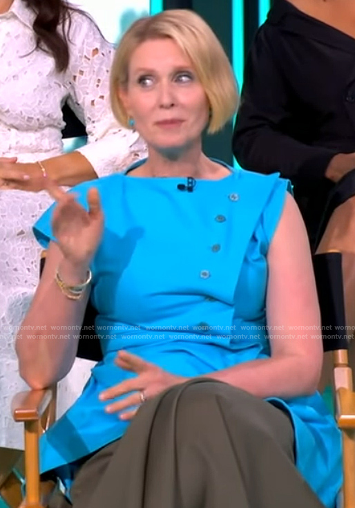 Cynthia Nixon's blue peplum top and pants on The View