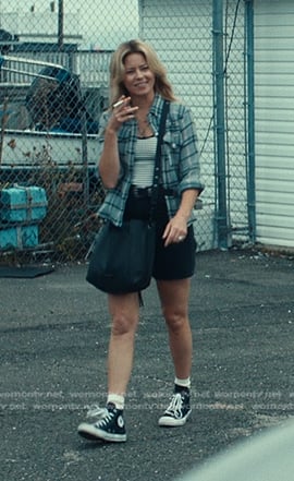 Nicky's black shoulder bag and sneakers on The Better Sister