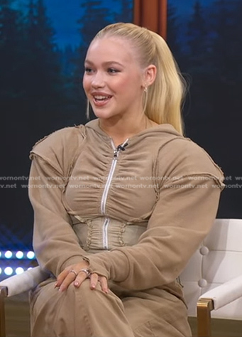 Freya Skye's beige zip hoodie on Good Morning America