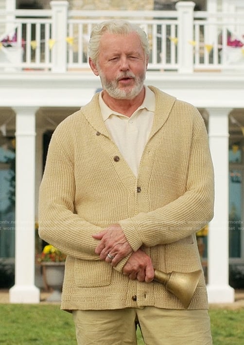 Harris's beige knit cardigan on We Were Liars