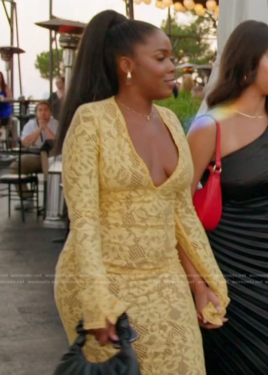 Jasmine's yellow lace dress on The Valley