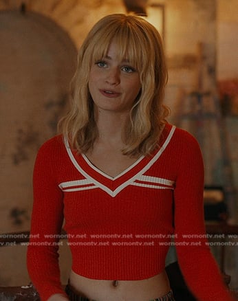 Mirren's red ribbed cropped sweater and shorts on We Were Liars