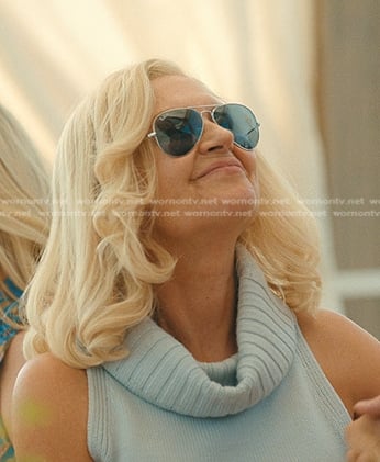 Tipper's blue aviator sunglasses on We Were Liars