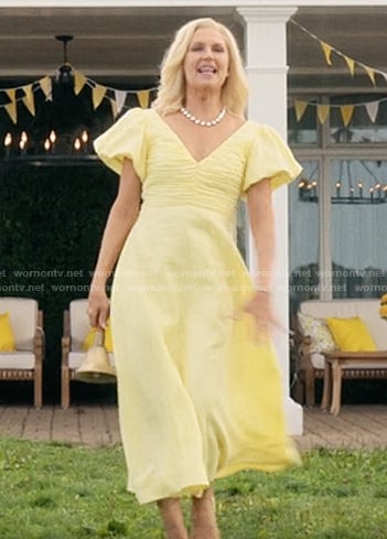 Tipper's yellow v-neck dress on We Were Liars