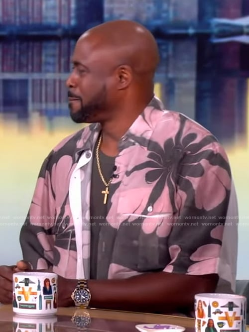 Wayne Brady's floral print shirt on The View