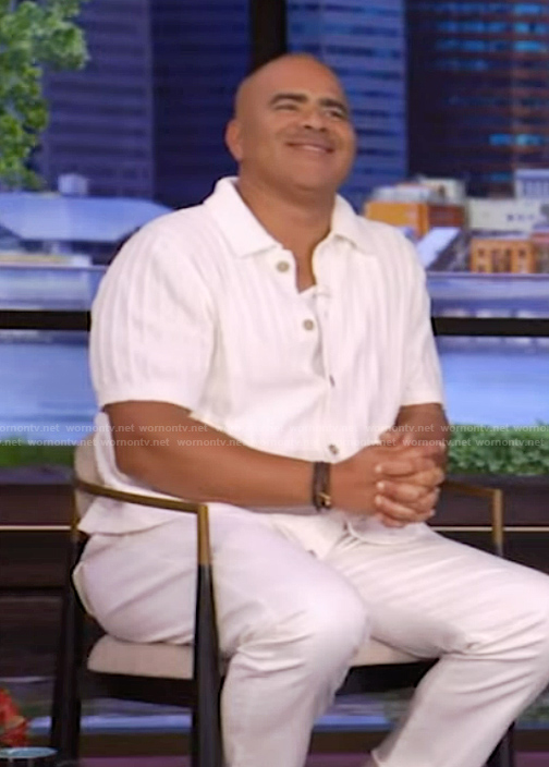 Christopher Jackson's white cable knit shirt on Live with Kelly and Mark
