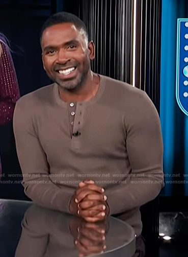 Justin's brown henley on E! News